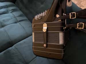 Acordeon Hohner Morino IV N 2+2 de 120 bași!! — miniatura 6