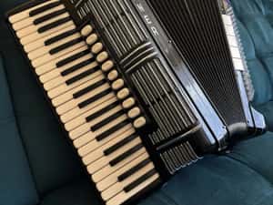 Acordeon Hohner Morino IV N 2+2 de 120 bași!! — miniatura 9