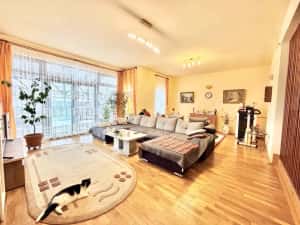Casa spatioasa pentru familie | curte generoasa | liniste si intimitate — miniatura 1