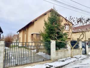 Casa spatioasa pentru familie | curte generoasa | liniste si intimitate — miniatura 4