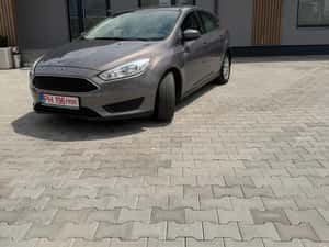 Vând Ford Focus Hatchback