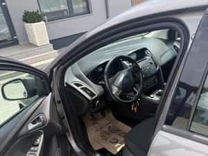 Vând Ford Focus Hatchback — miniatura 5