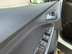 Ford focus benzina km 129000 — miniatura 5