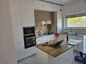 Duplex cu 3 camere, de vanzare, P+M, in Giarmata Vii