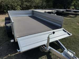 Remorcă nouă basculabilă 242x132x39 cm, 750kg , monoax / dublu ax, șasiu sudat, posibilitate RATE!! — miniatura 8