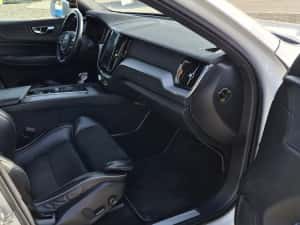 Volvo XC 60  /  R - Design  / 2018 /  190 cai / 4 × 4 — miniatura 8