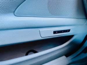 BMW Seria 5 F10 550i – 4.4 V8 – 308 kW — miniatura 5