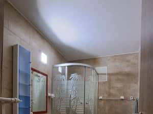 Inchiriez apartament 2 camere decomandat, mobilat si ultilat — miniatura 2