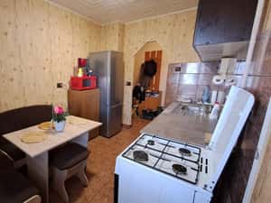 Inchiriez apartament 2 camere decomandat, mobilat si ultilat — miniatura 4