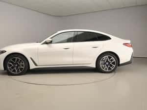 BMW i4 2023, 114.000 km, Electric, 34.931 EUR — miniatura 2