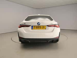 BMW i4 2023, 114.000 km, Electric, 34.931 EUR — miniatura 3