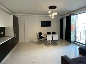 3 camere cu vedere frontală la mare mobilat lux