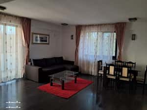 Închiriez apart cu 3 camere, cu gradina proprie și parcare subterana.