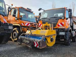 Unimog / Utilaj cu perie si bazin de apa U400 — miniatura 9