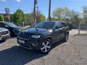 Jeep Grand Cherokee 4x4 250 CP. Fara daune in istoric