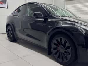 TESLA MODEL Y PERFORMANCE – 534 CP — miniatura 2
