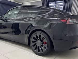 TESLA MODEL Y PERFORMANCE – 534 CP — miniatura 4