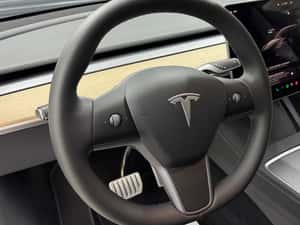 TESLA MODEL Y PERFORMANCE – 534 CP — miniatura 6