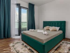 Închiriez, termen lung apartament 3 camere Zona Rex Mamaia — miniatura 2