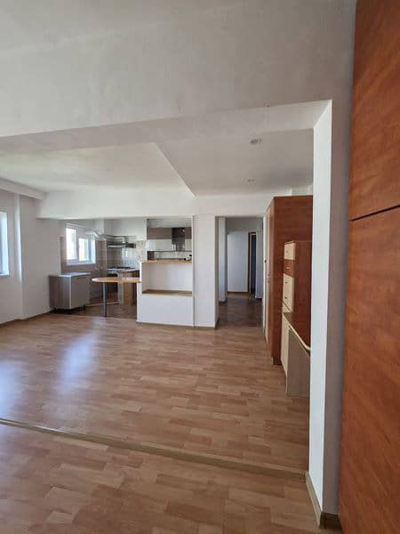 Apartament 3 camere — fotografie 1 din 6