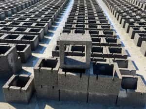 Boltari   beton  gard si stilp