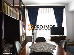 Apartament 3 camere cf 2 decomandat zona Centru — miniatura 1