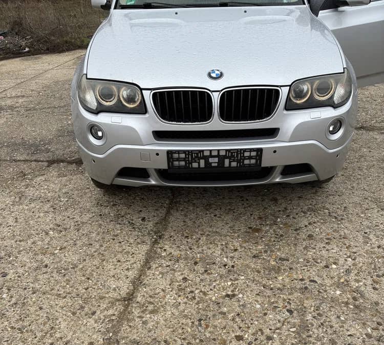 Bara fata bmw x3 e83 cu spalatoare si senzori de parcare — fotografie 1 din 10
