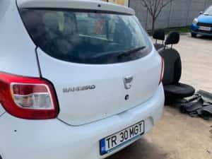 vand dacia sandero 2014 avariata motor 1,2 benzinz 134 mii km masina porneste sfert — miniatura 2