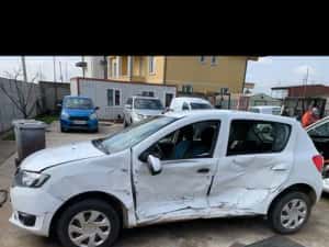 vand dacia sandero 2014 avariata motor 1,2 benzinz 134 mii km masina porneste sfert — miniatura 4