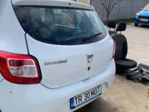 vand dacia sandero 2014 avariata motor 1,2 benzinz 134 mii km masina porneste sfert — miniatura 7