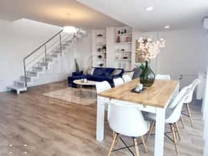 Penthouse pe 2 nivele, 5 camere, 160 mp,3 bai, 75 mp terase cu panoram