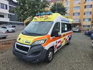 Ambulanța Peugeot Boxer 2,2 Diesel An 2016 / Echipată Complet - import Italia — miniatura 2