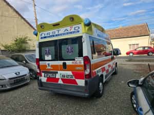 Ambulanța Peugeot Boxer 2,2 Diesel An 2016 / Echipată Complet - import Italia — miniatura 5