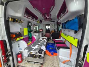 Ambulanța Peugeot Boxer 2,2 Diesel An 2016 / Echipată Complet - import Italia — miniatura 8