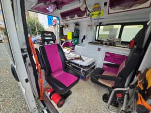 Ambulanța Peugeot Boxer 2,2 Diesel An 2016 / Echipată Complet - import Italia — miniatura 9