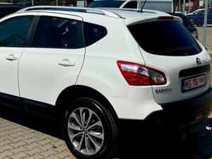 Nissan Qashqai SUV, 7.999 EUR — miniatura 4