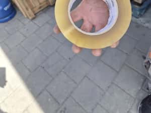 Scotch lat 200M.Lipeste bine.Nu se rupe!Rezista la frig.Import direct.Prinde pe carton cu praf. — miniatura 2