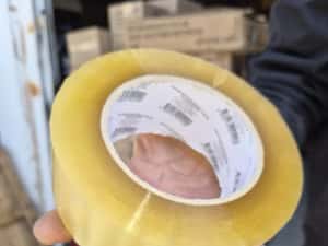 Scotch lat 200M.Lipeste bine.Nu se rupe!Rezista la frig.Import direct.Prinde pe carton cu praf. — miniatura 3