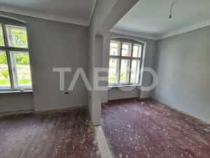 Spatiu comercial de inchiriat pe Lucian Blaga in centru Sebes — miniatura 1