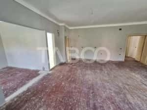 Spatiu comercial de inchiriat pe Lucian Blaga in centru Sebes — miniatura 7