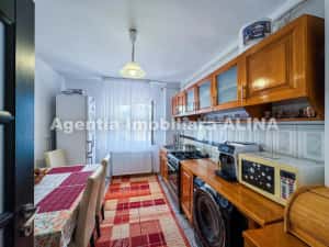 Apartament 2 camere in Deva, Bld. Decebal, 49 mp, decomandat, etaj 5, mobilat si utilat... — miniatura 2