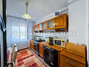 Apartament 2 camere in Deva, Bld. Decebal, 49 mp, decomandat, etaj 5, mobilat si utilat... — miniatura 8