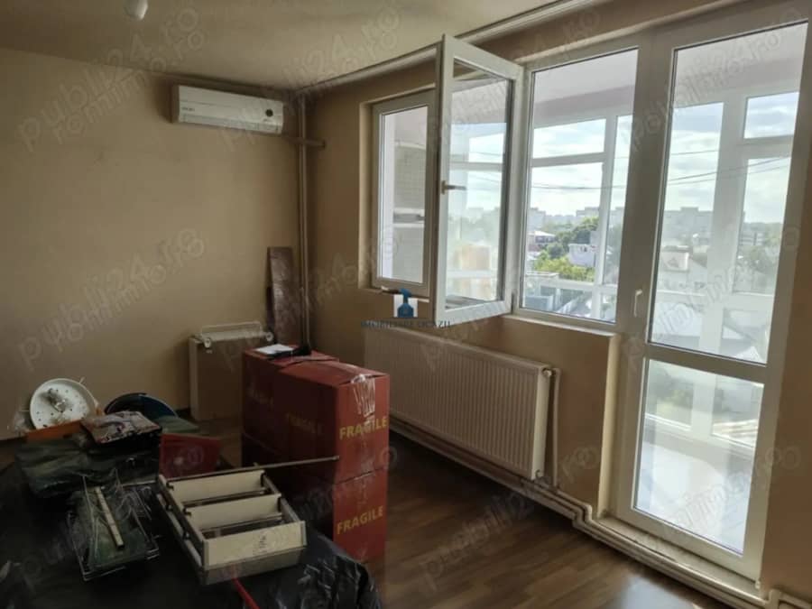 Vanzare Apartament 3 Camere Semidecomandat Bd.Alexandru Obregia — fotografie 1 din 4
