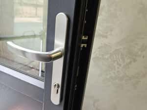 Deblocari usi Galati/Reparatii usi/Yale usi/Reparatii termopane/Usi — miniatura 3