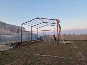 Hala metalica 8x25x4m închisă cu panouri sandwich. Asigur transport si — miniatura 2