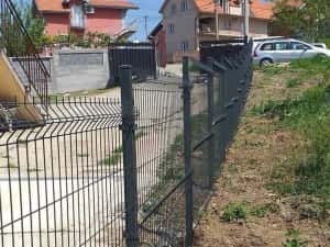 Gard și porți pentru împrejmuirea proprietății — miniatura 4