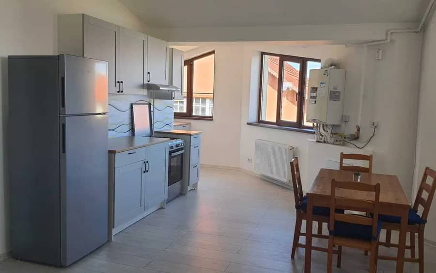 apartament de inchiriat — fotografie 1 din 10