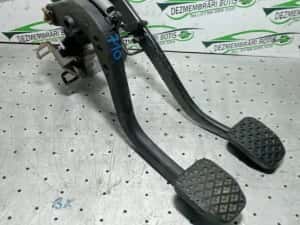 Pedala ambreiaj BMW Seria 3 2001 318ti MT (143 hp) — miniatura 2