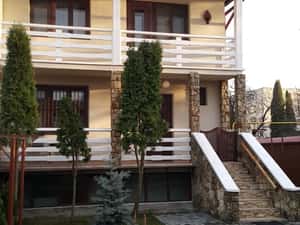 Casa caramida, în centru, D+P+E+M 356m , bucatarie de vara 58m , teren 385 m — miniatura 3