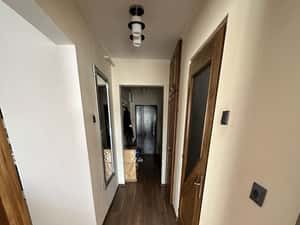 Închiriez apartament cu 2 camere cu loc de parcare, PE TERMEN LUNG — miniatura 3
